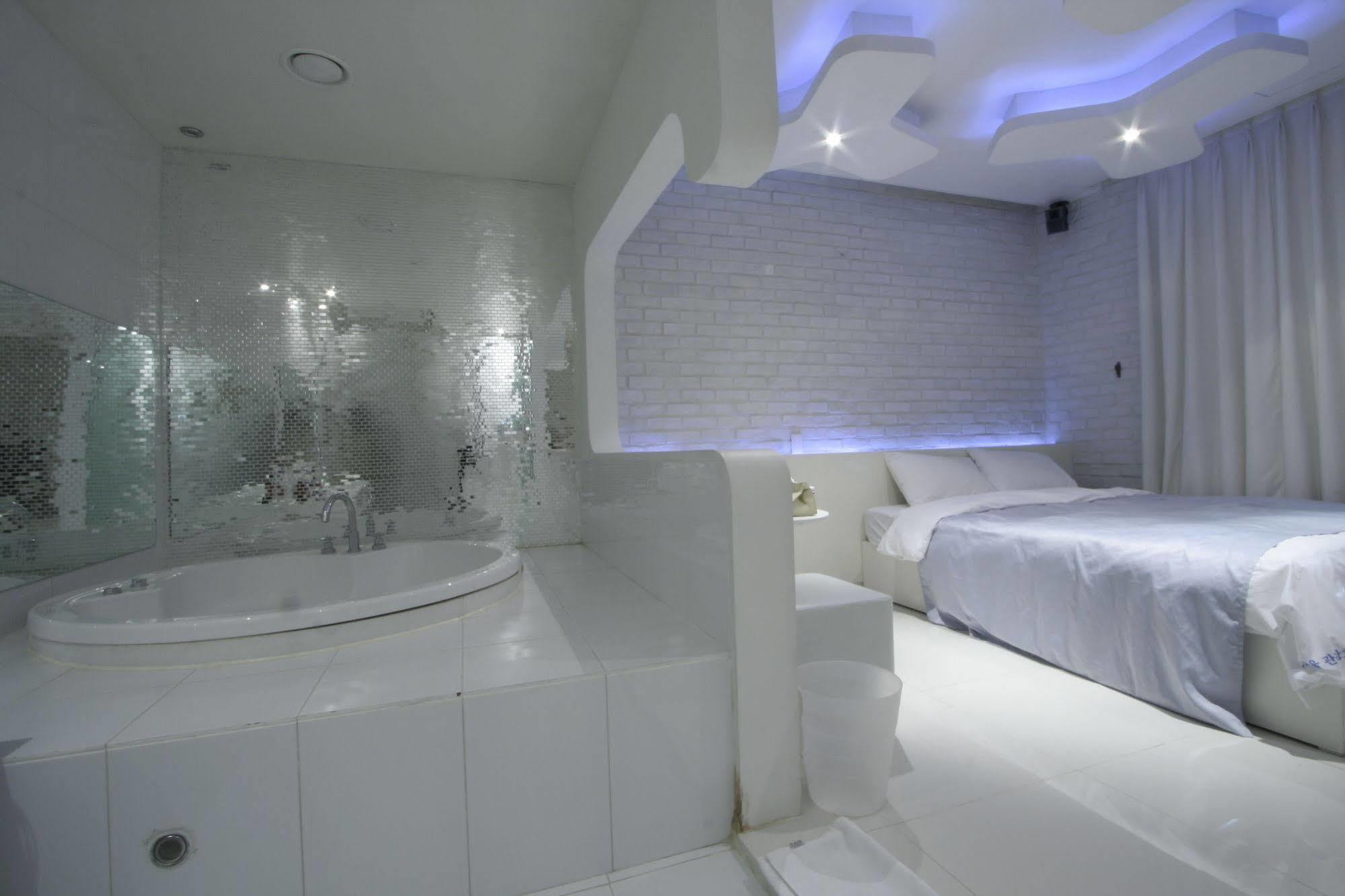 Dong Seoul Hotel Exterior photo